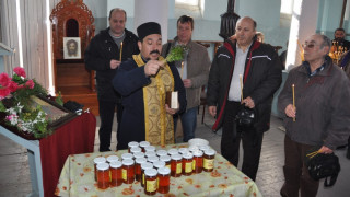 Пчелари черпят със славянска медовина