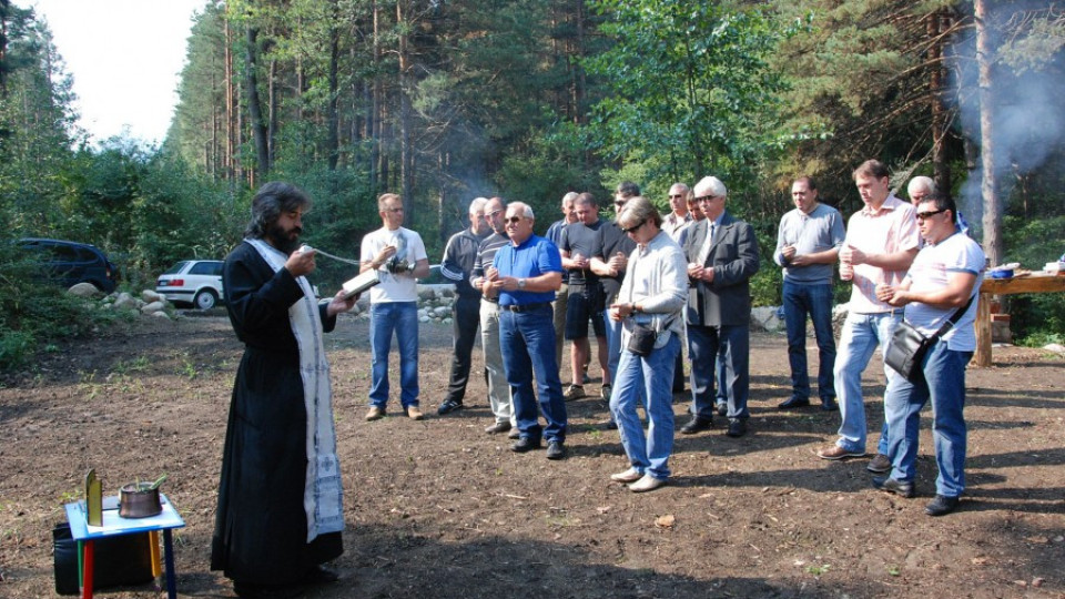 Мъжкарите на Банско чистят Пирин планина | StandartNews.com