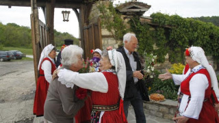 Нестинари и кралско вино за Валда и Франк от Пърт