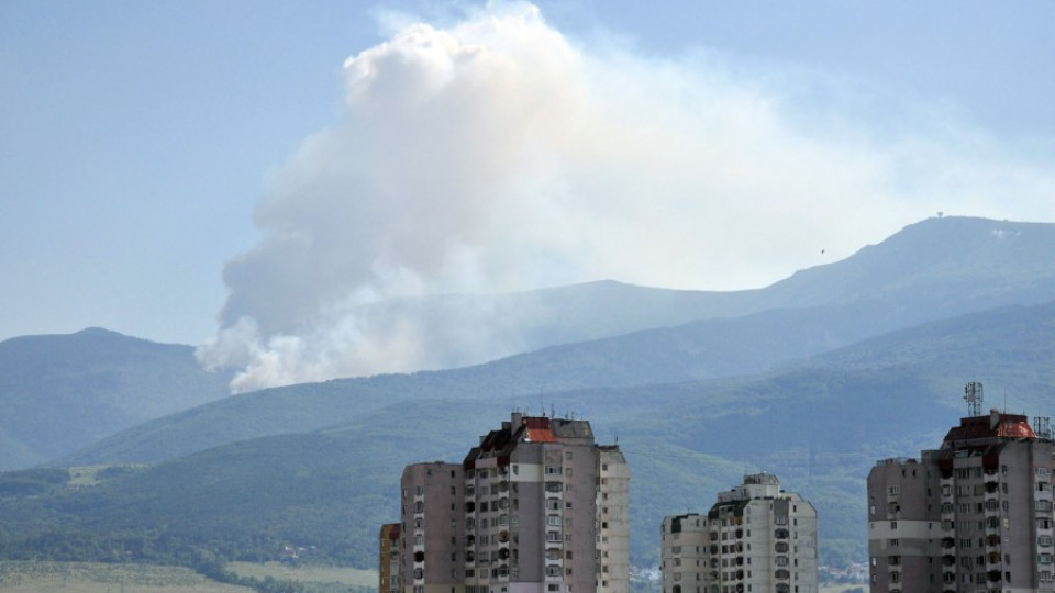 Пет блока падат при силен трус | StandartNews.com