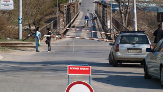 Опасен мост виси над Струма