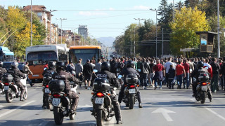 Десетки арестувани, полицията безмилостна