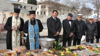 С богата трапеза рибари честваха Никулден в Балчик