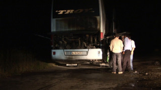 Пътнически автобус пламна в движение