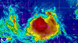 Ураганът "Артър" евакуира остров в САЩ