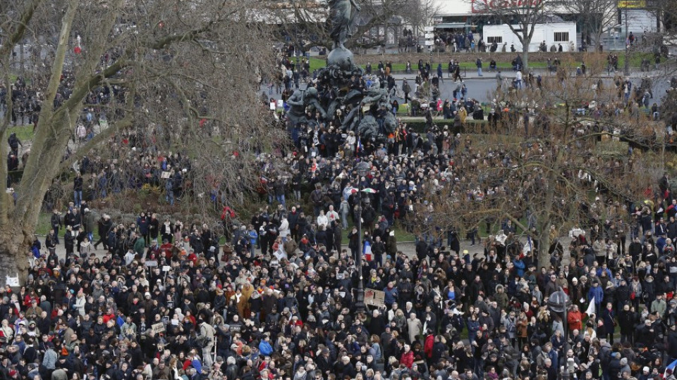 НА ЖИВО с картина: Започва походът в Париж | StandartNews.com