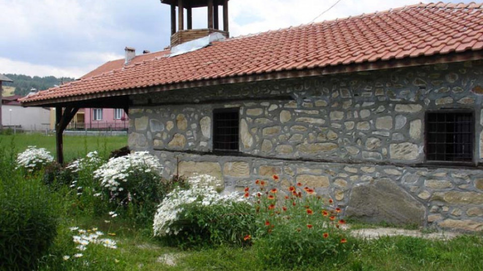 Спасяват с ремонт 180-годишна църква в Белица | StandartNews.com