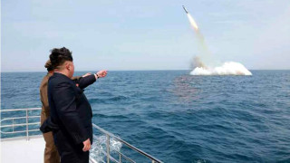 КНДР изстреля балистична ракета от подводница (ВИДЕО)