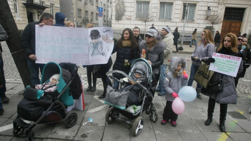 Родители излизат на протест срещу насилието в детските градини | StandartNews.com