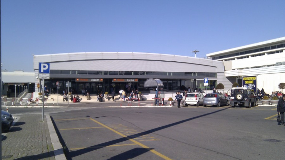 180 българи блокирани на летище в Рим | StandartNews.com