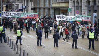 В ПЕТЪЧНИЯ "СТАНДАРТ": Протестът утихна, маските паднаха