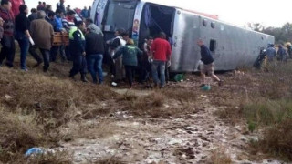 13 загинаха в бус при катастрофа в Аржентина