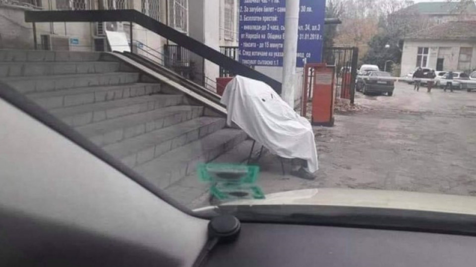 Варненското ДКЦ: Починалият на стълбите е бездомник | StandartNews.com