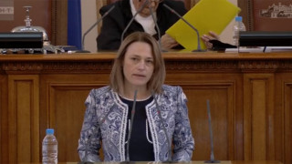 Ива Митева шеф на парламента. 163 депутати зад нея