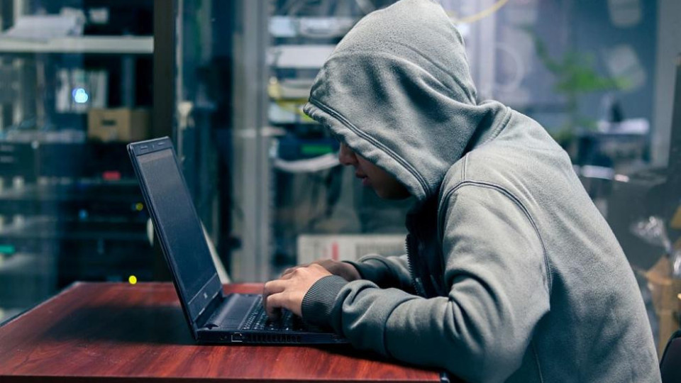 Ужас! Хакер открадна личните данни на 2,6 млн. българи | StandartNews.com