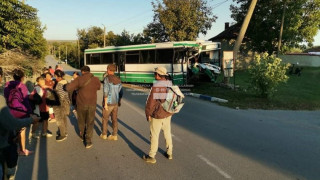 Само часове след първата: нова катастрофа с автобус