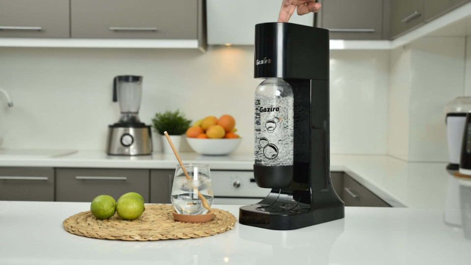 Българска компания за създаване на домашни газирани напитки успя да спести 100 000 бутилки за еднократна употр | StandartNews.com