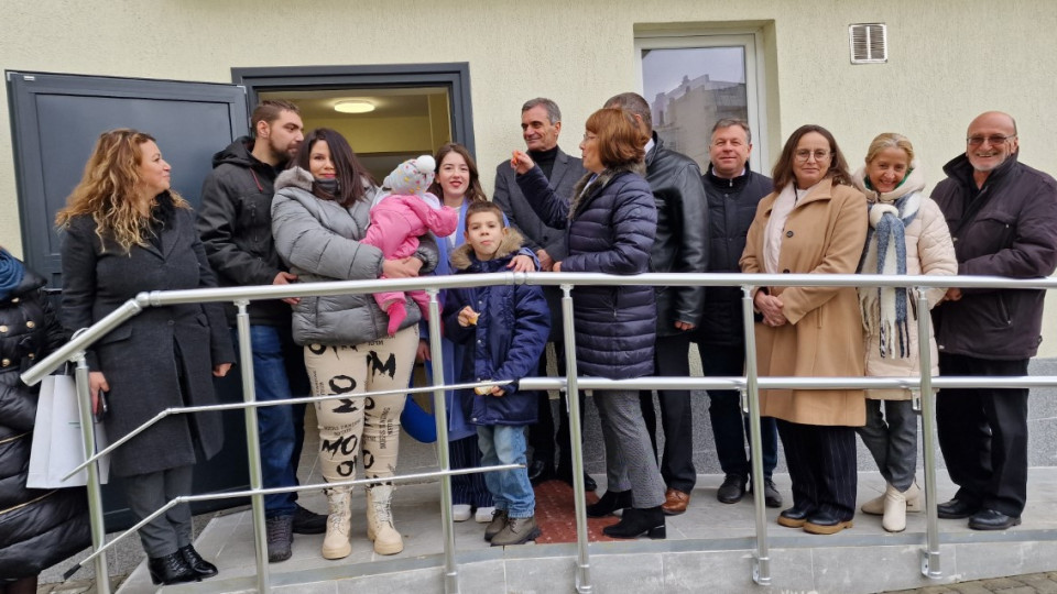 Кметът на Казанлък зарадва новодомци | StandartNews.com