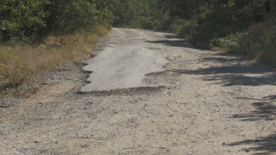 Деветте кръга на ада. Село до морето остана без път | StandartNews.com