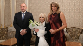 Президентът Радев удостои Лили Иванова  с голямо отличие (Снимки)