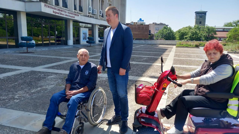 Тези нови бусове ще са краката ни – така мъж в количка благодари на кмета Живко Тодоров | StandartNews.com