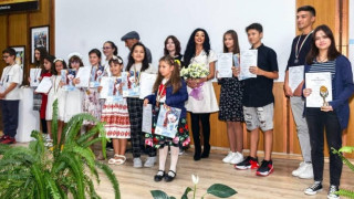 Млади таланти от 60 страни откриха изложба в Банско