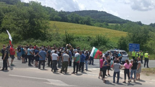 Вдигнаха мащабен протест. Ключов път под блокада