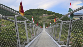 Ново чудо! Унгария направи най-дългия висящ мост в света