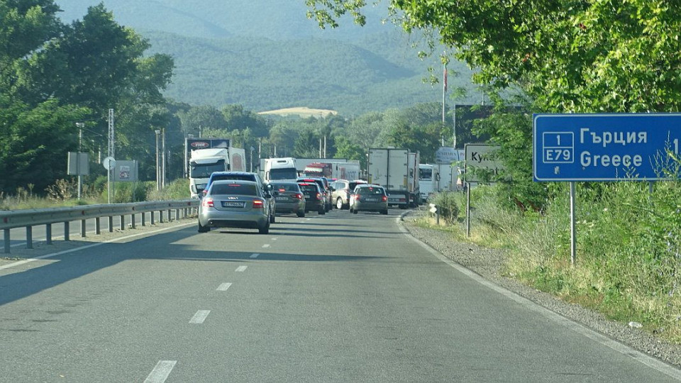 Българите побягнаха към Гърция! Има ли тапи по границата | StandartNews.com