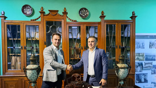 Изпълнителният директор на Black Sea Gold Pomorie дари на Свищовската академия наградата си от конкурса „Мистър и Мисис Икономика”