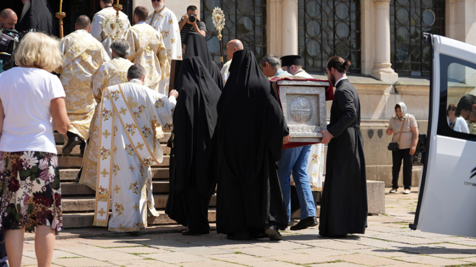 Мощите на Патриарх Евтимий са в София. Кой ще се поклони | StandartNews.com