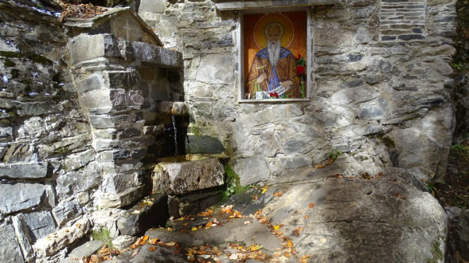 Почитаме връщането на мощите на св. Иван Рилски в манастира му | StandartNews.com