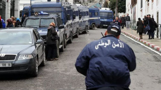 Вкараха алжирски журналисти в затвора след критика към министър