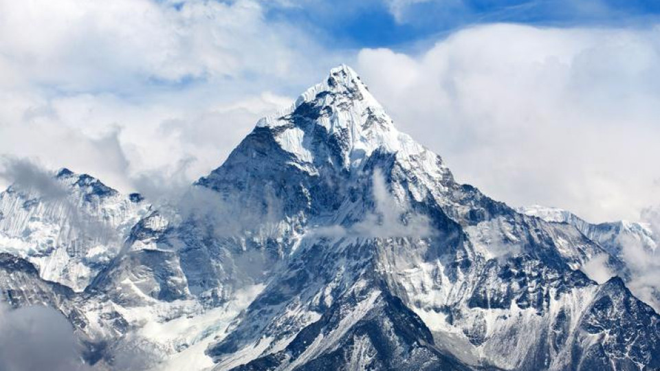 Невиждана картина на Еверест. Всички са в пълен потрес! | StandartNews.com