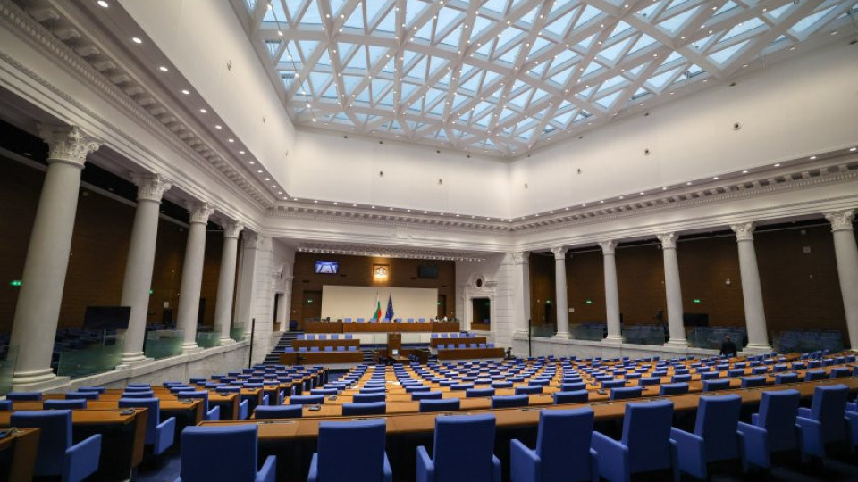 Най-важният ден! Парламентът гласува кабинета "Желязков" | StandartNews.com