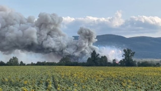 Издирват в огнения ад и сина на собственика на взривените складове