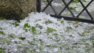 Горещ ден, но синоптиците алармират за градушки и мощен вятър