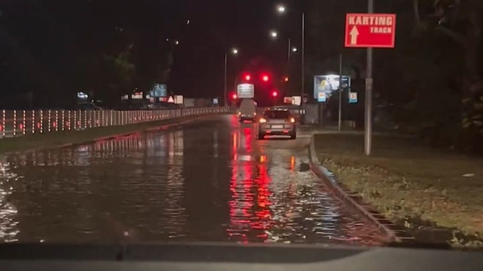 Мощна буря удари по морето! Варна е под вода | StandartNews.com