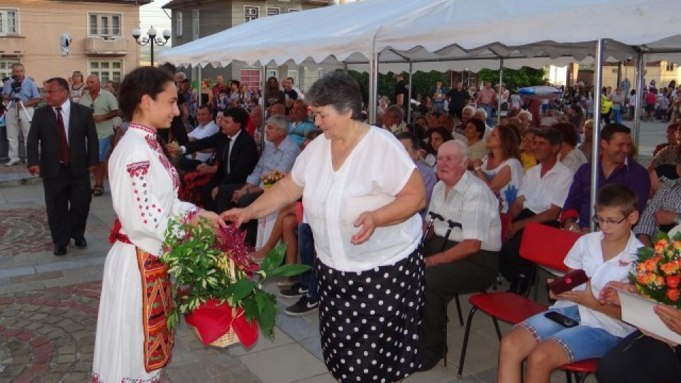 По време на соца всеки имаше снимката й. Днес е на 80 /СНИМКИ/