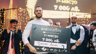 Майстор на коктейл „Бонд“ спечели емблематичната програма Bar Masters