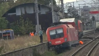 Драма на релсите! Товарен влак се обърна