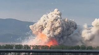 Голямо движение във взривените складове в Елин Пелин. Какво се случва?