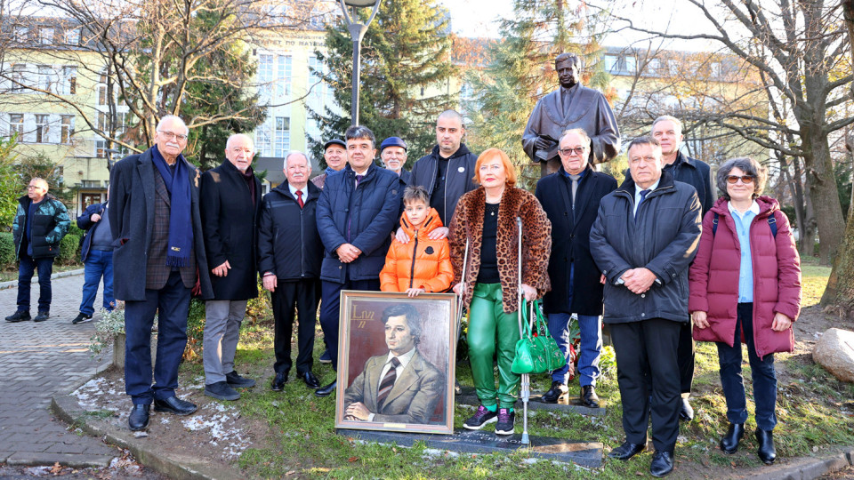 Група Геотехмин е дарител за паметник в чест на наследството на акад. Благовест Сендов в българската наука | StandartNews.com