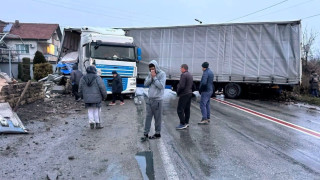 Тир опита да влезе в къща! Пораженията са големи