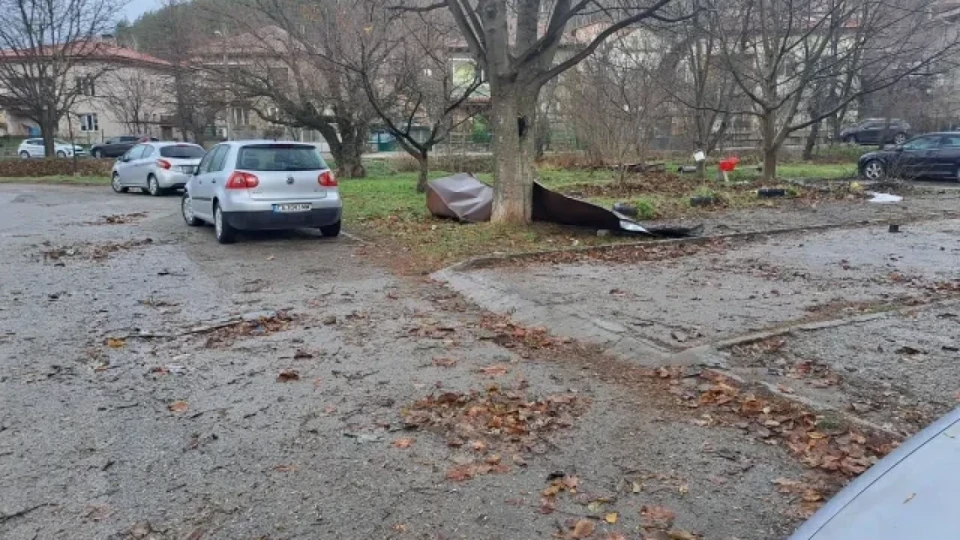 Ураган помете наш град, хората са в шок /СНИМКИ/ | StandartNews.com