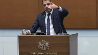 Асен Василев разсмя парламента. Биков и Добрев го разкъсаха