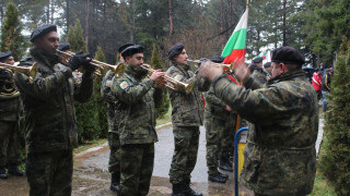 Отиде си обичан кмет. Изпратиха го с военни почести