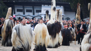 Кукери с тъпани превземат Разлог