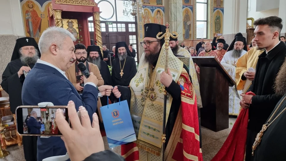 Празник в Северозапада. Видин и Монтана посрещнаха новия митрополит /СНИМКИ/ | StandartNews.com