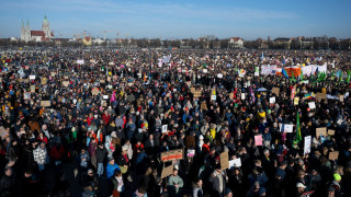 Шокиращо! Правителства и парламенти в демократичния свят губят доверие